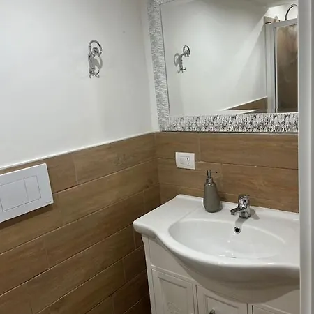 Monohouseinbari شقة